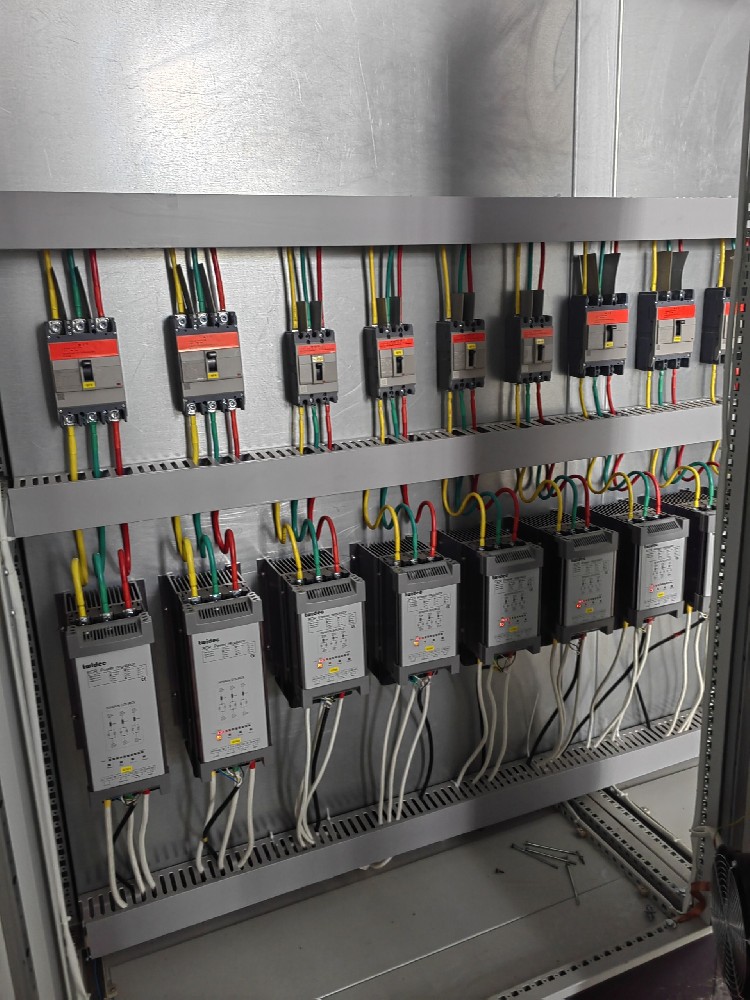 电力调解器负载电压加不上去是什么原因？？？