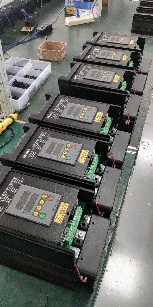 电力调解器黄灯常亮的原因剖析