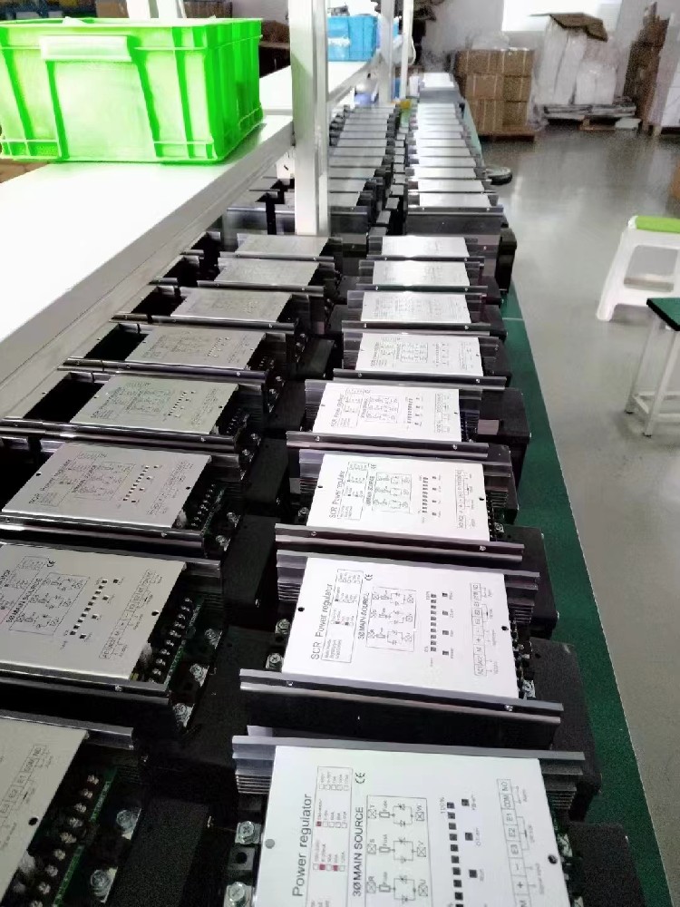 电力调解器的自顺应控制战略是怎样应对情形转变和参数不确定性的？？