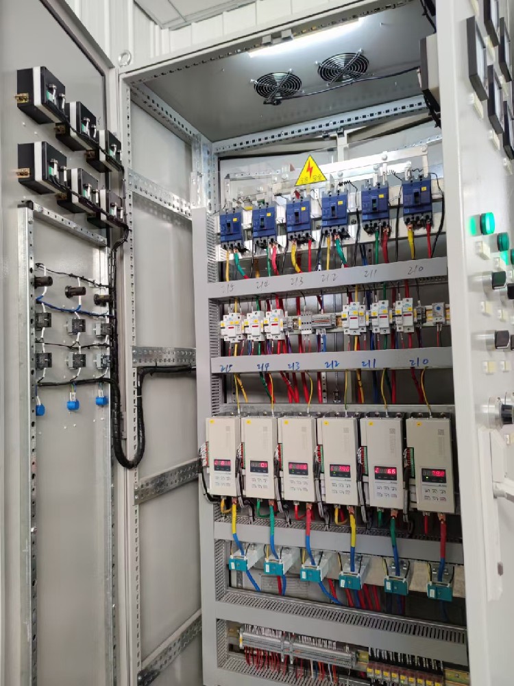 电力调解器的线性度怎样？？在调理历程中，输出与输入是否坚持优异的线性关系？？