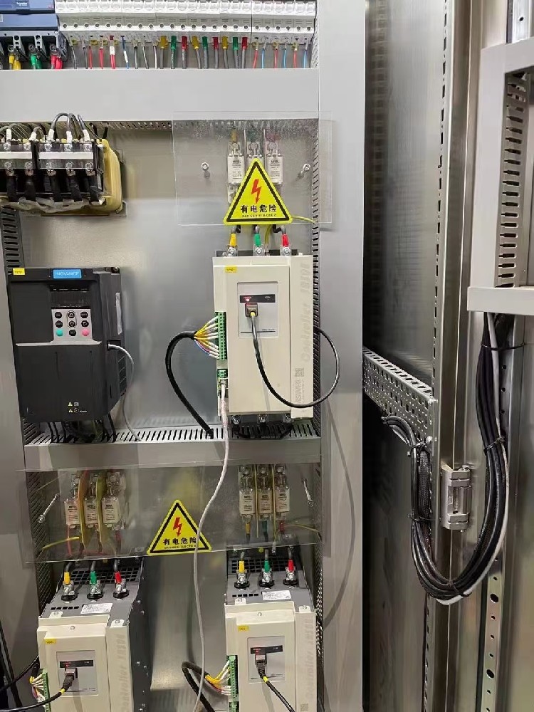 在医疗装备中使用电力调解器，需要重点关注哪些特殊的清静标准？？？