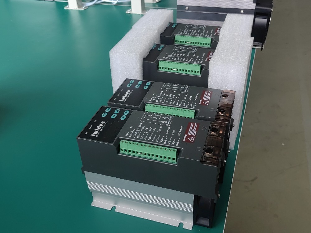 怎样通过电力调解器优化电镀工艺中的电源稳固性？