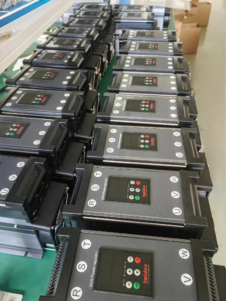 有没有步伐降低电力调解器运行时的噪音？？？