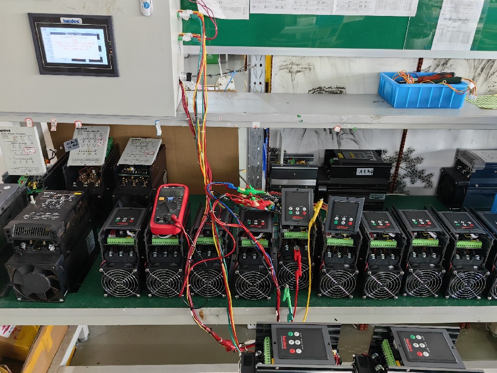 当电力调解器需要频仍切换事情模式时，，响应时间过长影响生产效率，，怎样优化设置来加速切换速率？？？