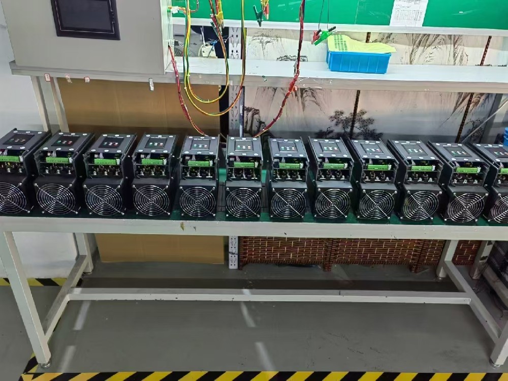 毗连电力调解器的线缆老化，，，在不替换线缆的情形下，，，能否接纳暂时步伐继续清静使用电力调解器？？？