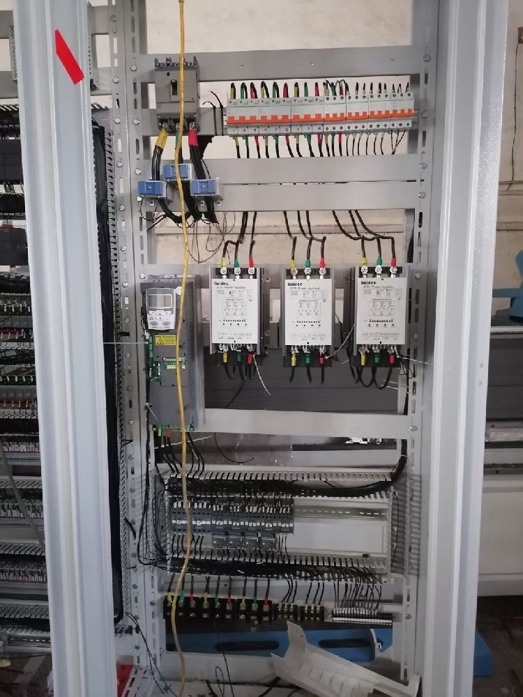 夏日高温高湿情形下，，，电力调解器运行不稳固，，，经常泛起死机征象，，，该怎样应对？？？