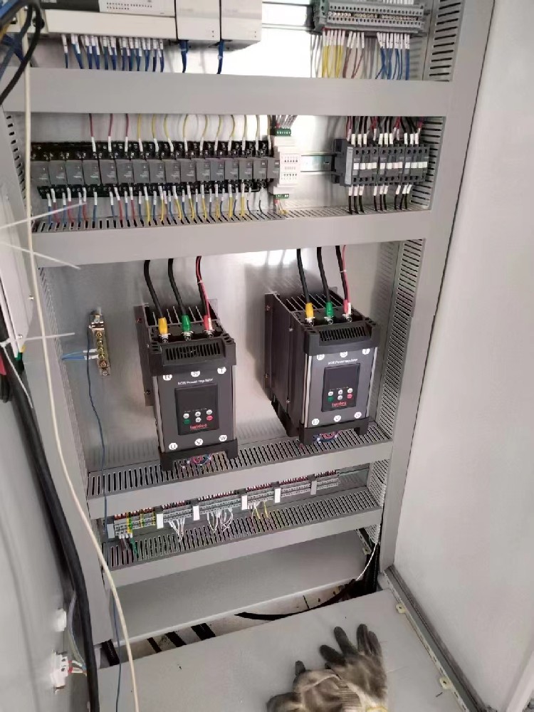 电力调解器在运行中误触紧迫阻止按钮，，恢复正常运行需要举行哪些操作和检查？？